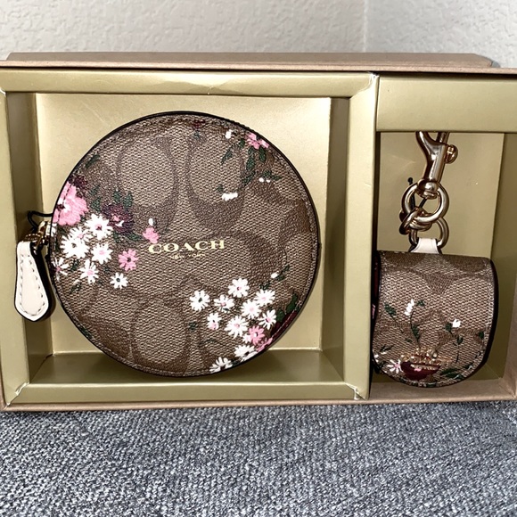 COPY - Coach iPod Case and round coin little purse - Picture 1 of 8
